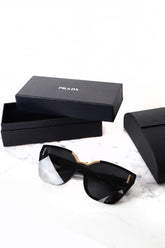 Prada Güneş Gözlüğü Siyah - Standart