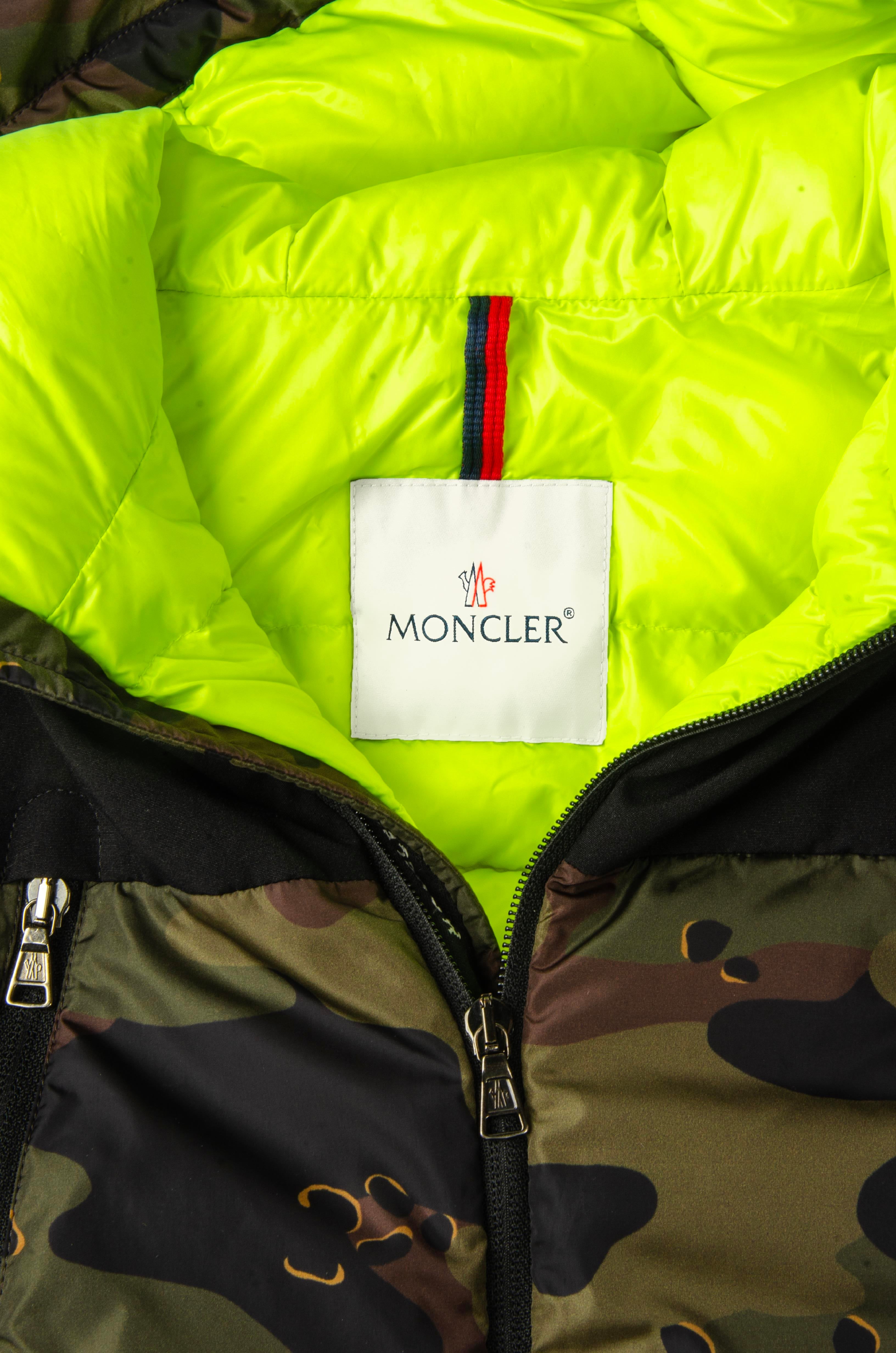 Moncler Kamuflaj Desenli Mont Renkli - 12yas