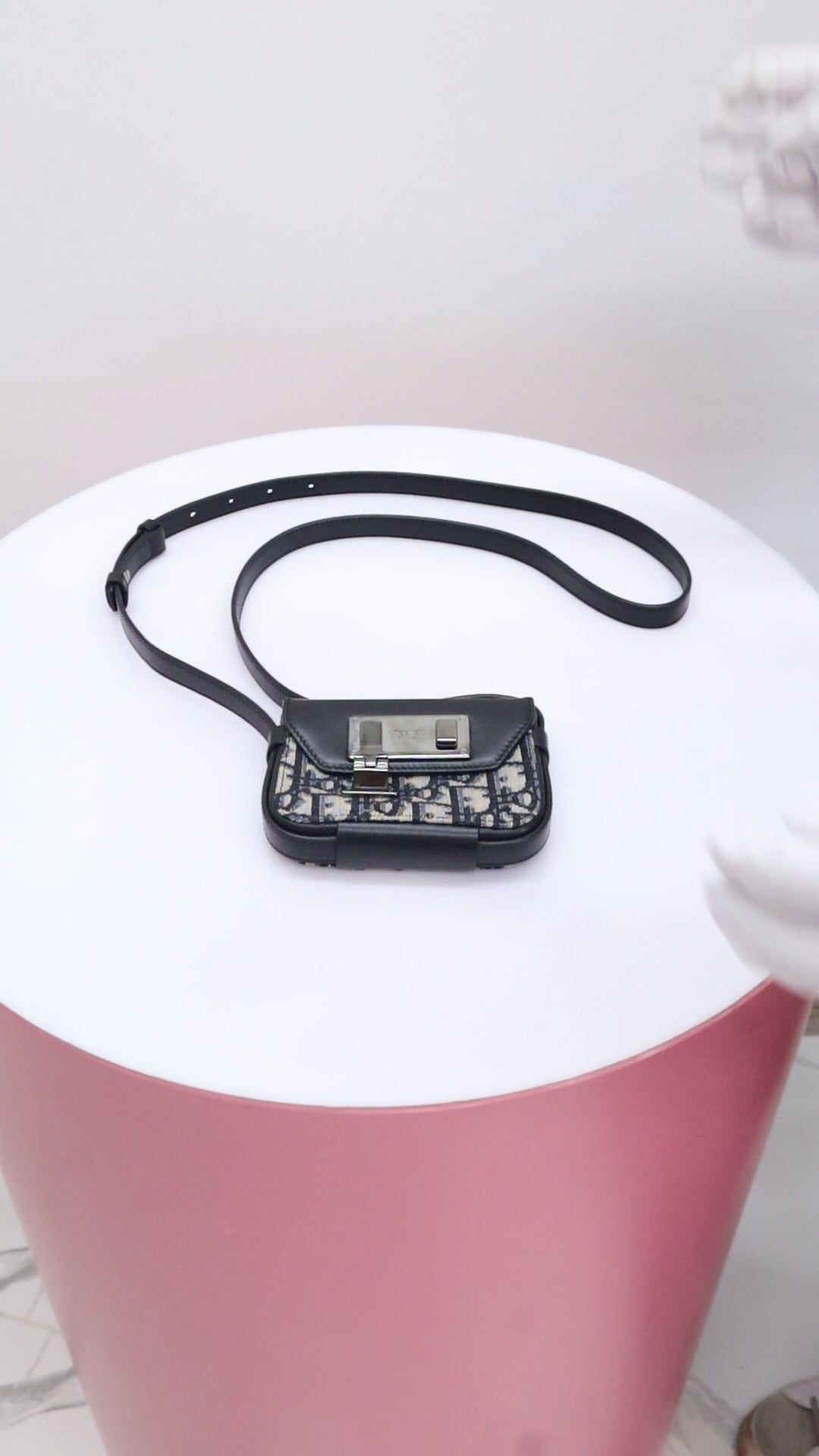Christian Dior Oblique Lock Çanta – Peony Collective