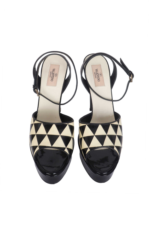 Valentino Geometrik Desenli Rugan Topuklu Ayakkabı Si̇yah - 40
